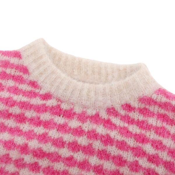 Soft Fuzzy Cropped Crewneck with Textured Checkered Pattern
